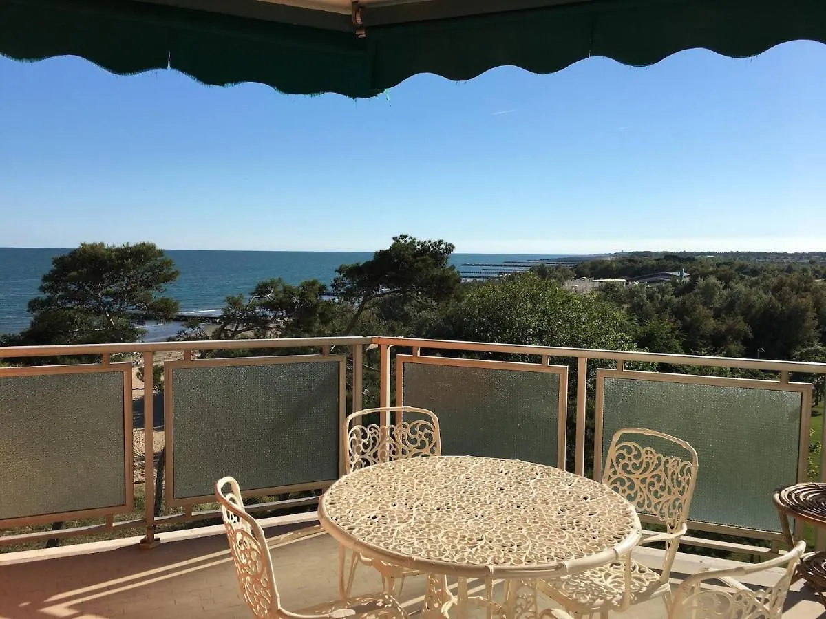 Wonderful Beachfront Apartment - Beahost Porto Santa Margherita di Caorle 0*,  İtalya