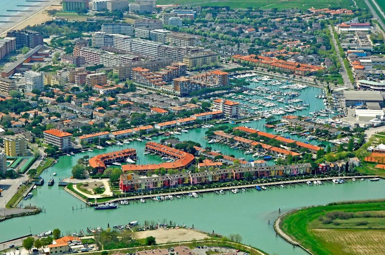 Wonderful Beachfront Apartment - Beahost 圣玛格丽塔波尔勒港 0*,  意大利