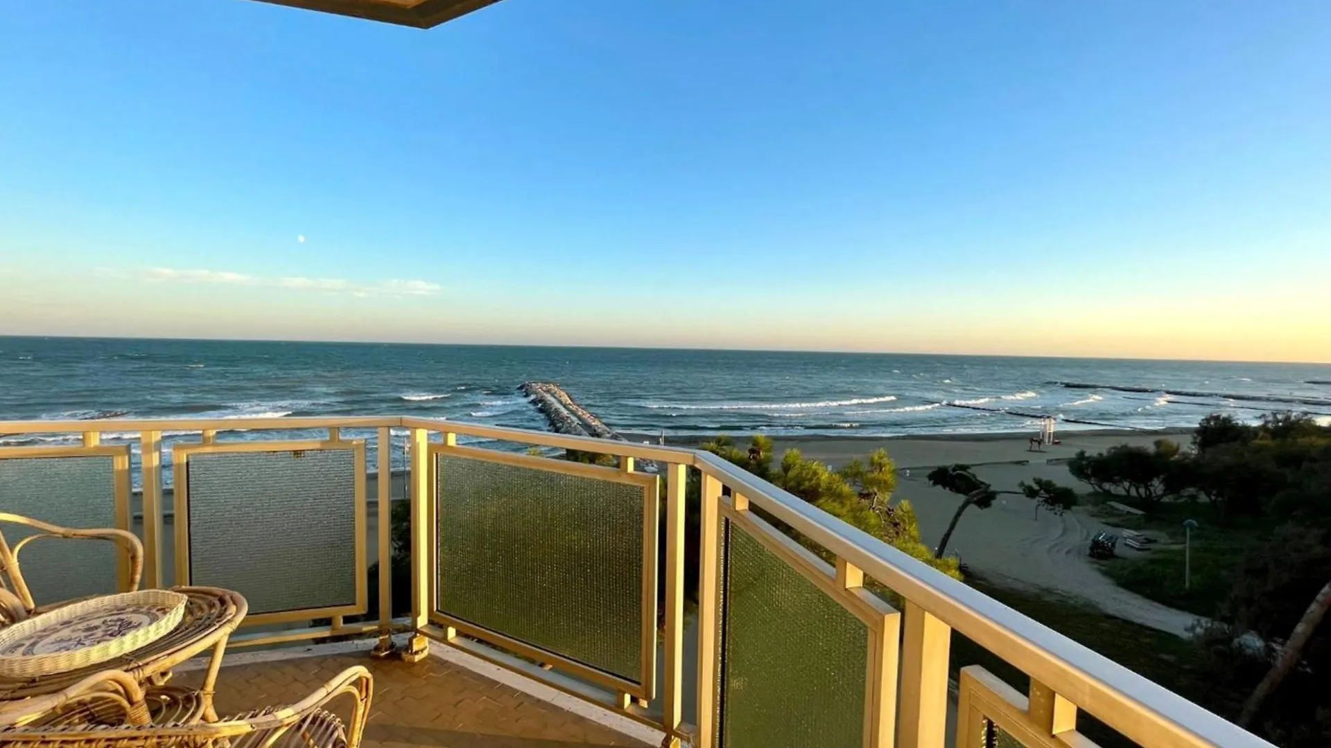 Wonderful Beachfront Apartment - Beahost 圣玛格丽塔波尔勒港 意大利